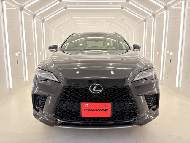 レクサスRXを正面で撮った写真