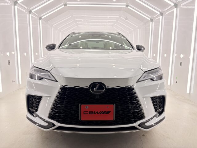 LEXUS・RXを正面から撮った写真　ｶﾞﾗｽｺｰﾃｨﾝｸﾞ