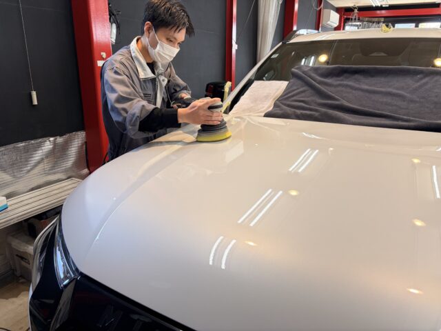 三菱トライトンの研磨作業