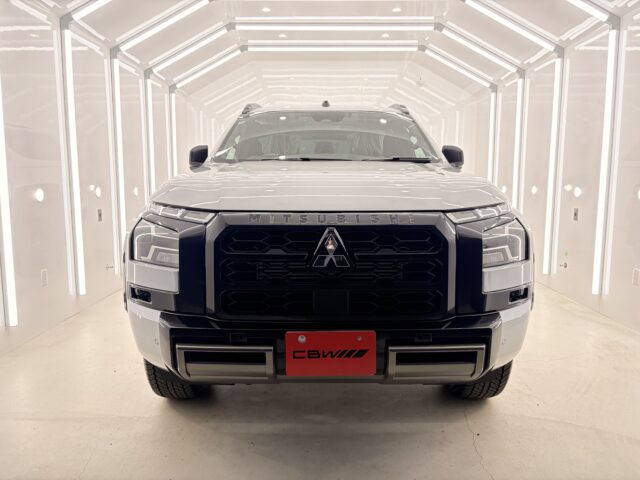 三菱・トライトンを正面から撮った写真