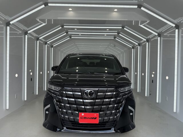 アルファードを正面から撮った写真