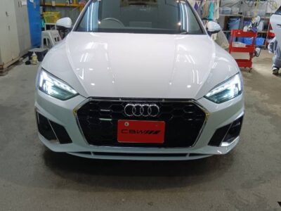 アウディ　A5を正面から撮った写真。Gガードガラスコーティング