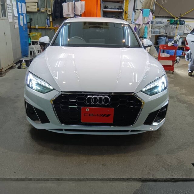 アウディ　A5を正面から撮った写真。Gガードガラスコーティング